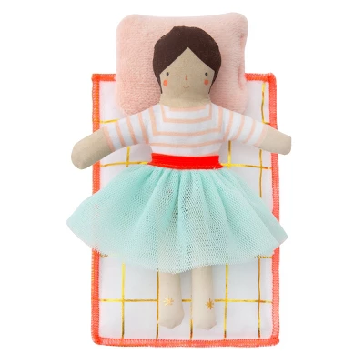 Meri-Meri Meri Meri Lila Mini Suitcase Doll (Pack Of 1) 2 Meri-Meri Meri Meri Lila Mini Suitcase Doll (Pack Of 1) - Image 2